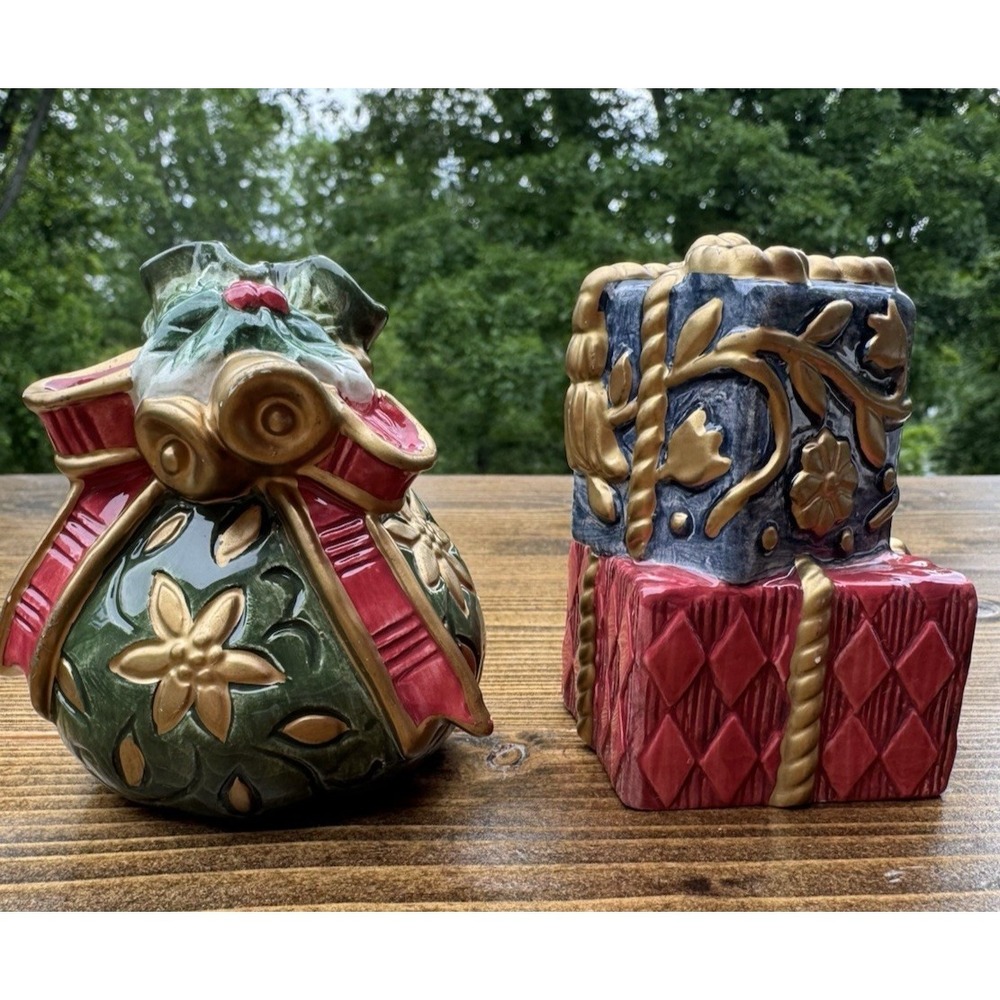 Fitz and Floyd salt and pepper shakers Christmas classics‎